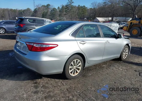2015 Toyota Camry Le z USA, uszkodzony, nr VIN 4T1BF1FK2FU036596